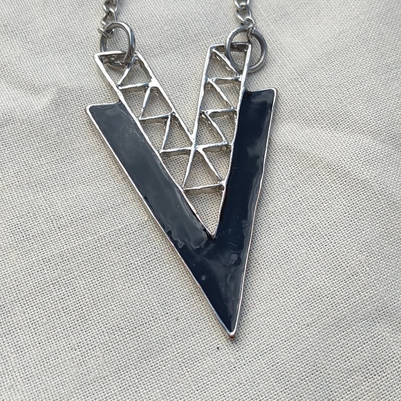 Group of 4 Vintage Necklaces, Various Lengths & Designs, Beads, Pendants… - Picture 8 of 16